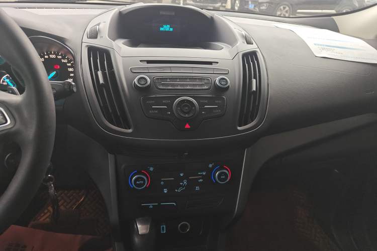 Used Ford Kuga 2017 EcoBoost 180 Two-Wheel-Drive Platinum Edition
