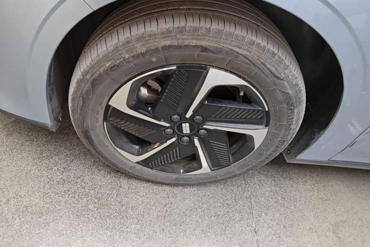 Used  L6 2025 EM-i 140km Starship Edition
