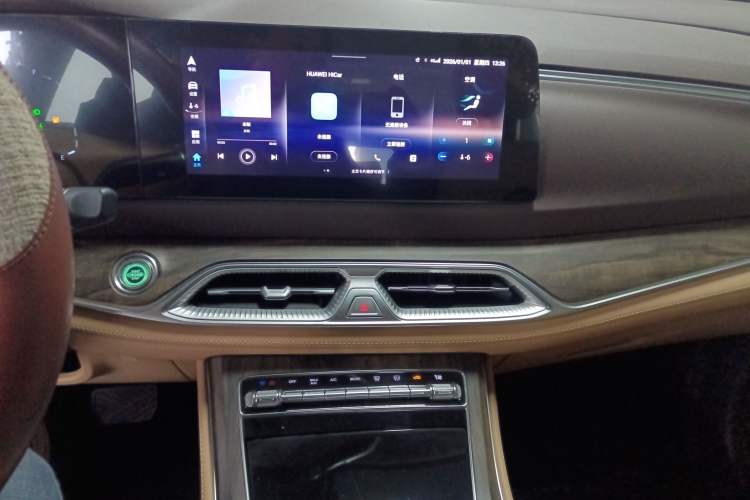 Used  E5 2024 Honor Edition 100KM Deluxe 7-Seater
