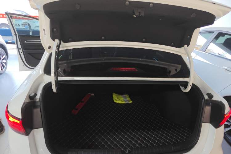 Used Geely Auto Emgrand 2022 4th Generation 1.5L CVT Luxury Model
