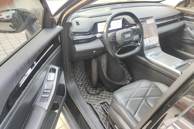 Used  L6 2024 125km PLUS Dragon Edition