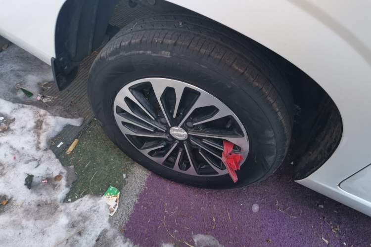 Used Dongfeng Fengon 380 2022 1.5L Comfort-Class Passenger Vehicle (Steel Spring) with 7 Seats