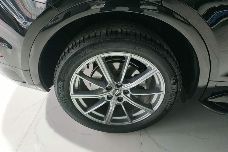 Used Audi Q5L 2023 40T Luxury Dynamic Model
