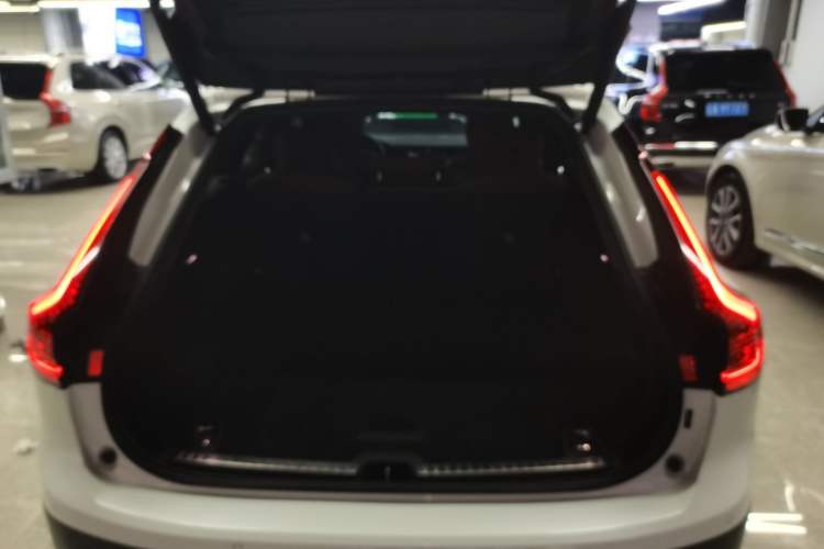 Used Volvo V90 2021 Cross Country B5 AWD Smart Range Edition
