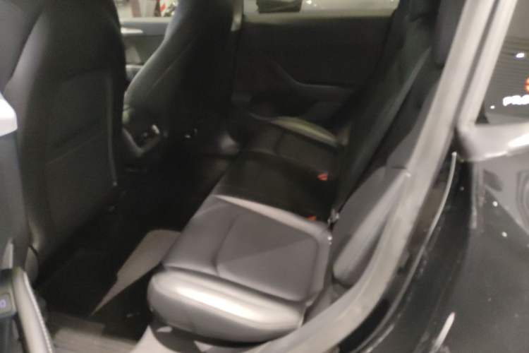 Used Tesla Model Y 2022 Long-Range All-Wheel-Drive Version
