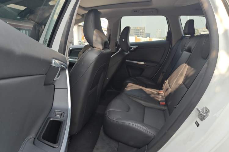 Used Volvo XC60 2015 T5 Smart Upgrade Model
