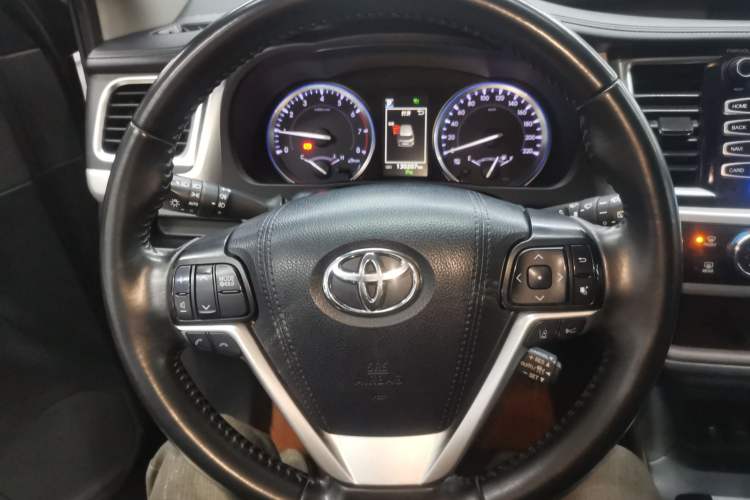 Used Toyota Highlander 2018 2.0T Four-Wheel Drive Luxury Version 7 Seats China VI Standard
