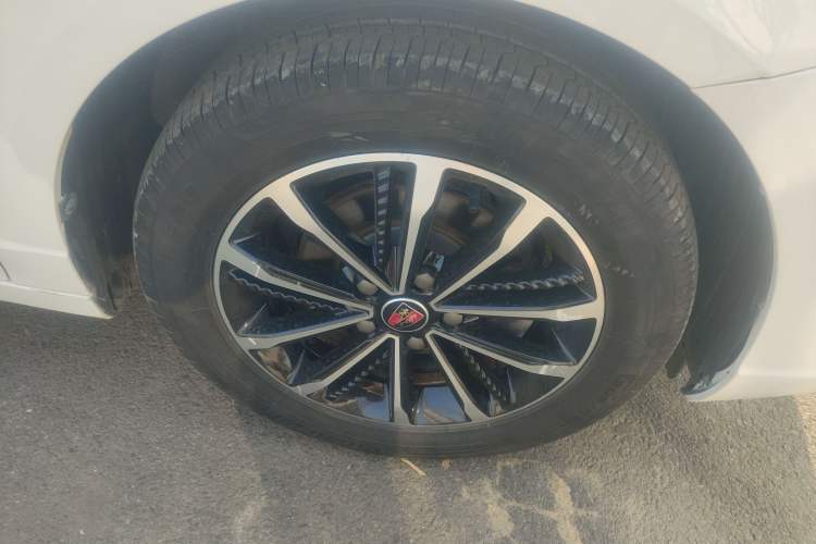 Used Roewe i5 2020 1.5L Automatic 4G Connect Luxury Flagship Edition
