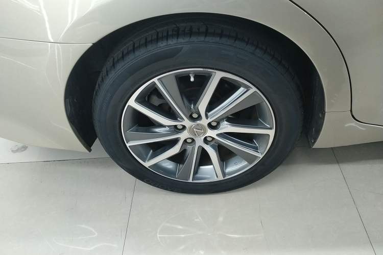 Used Lexus ES 2015 300h Comfort Edition
