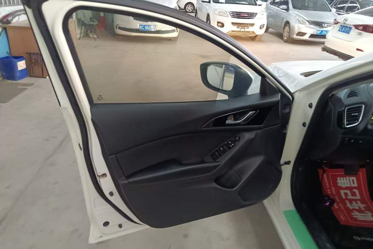 Used Mazda Mazda 3 Axela 2016 Hatchback 1.5L Automatic Comfort Model
