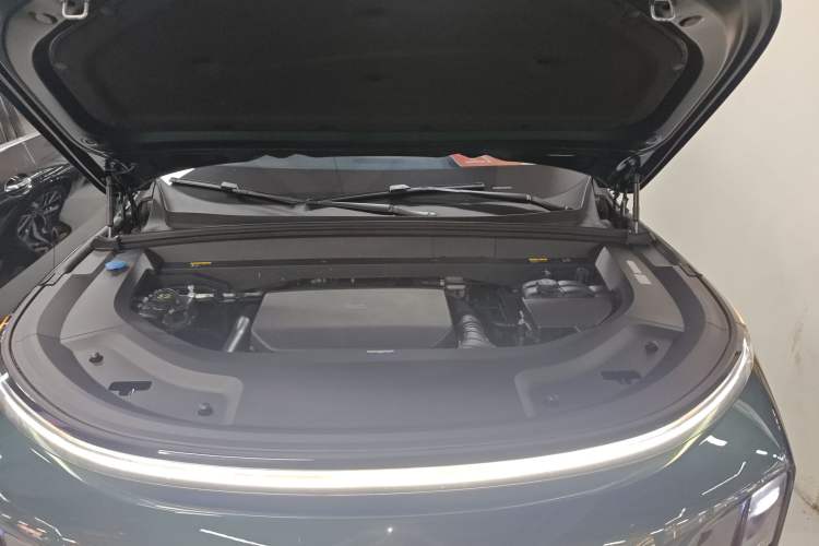 Used Li Auto L8 2023 Pro Model
