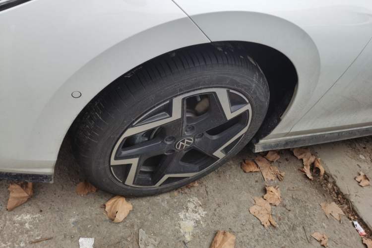 Used Volkswagen Golf 2025 300TSI R-Line
