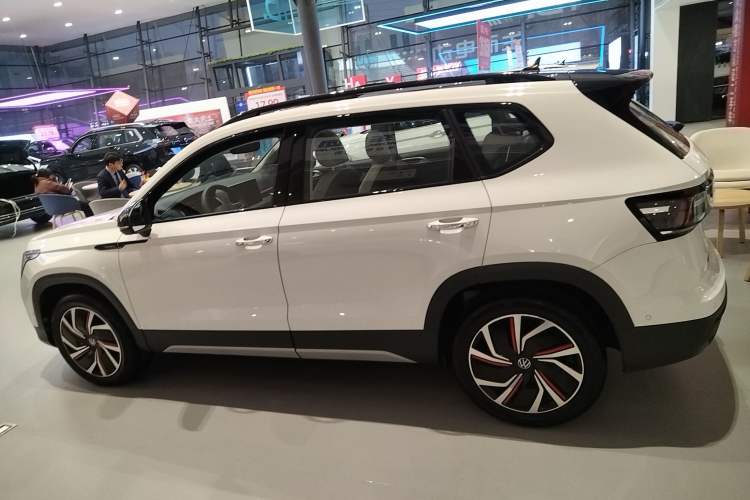 Used Volkswagen Tharu 2024 300TSI Two-Wheel-Drive Moon Luxury Edition
