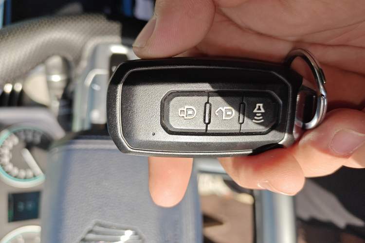 Used JMC DaDao 2023 All-Purpose Model 2.3T Diesel Manual 4x4 Standard-Wheel Comfort Edition
