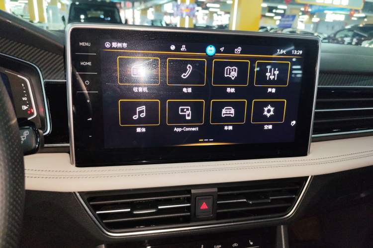 Used Volkswagen Tiguan L 2024 Outstanding Model 330TSI Automatic Two-Wheel Drive R-Line Dragon Glory Edition
