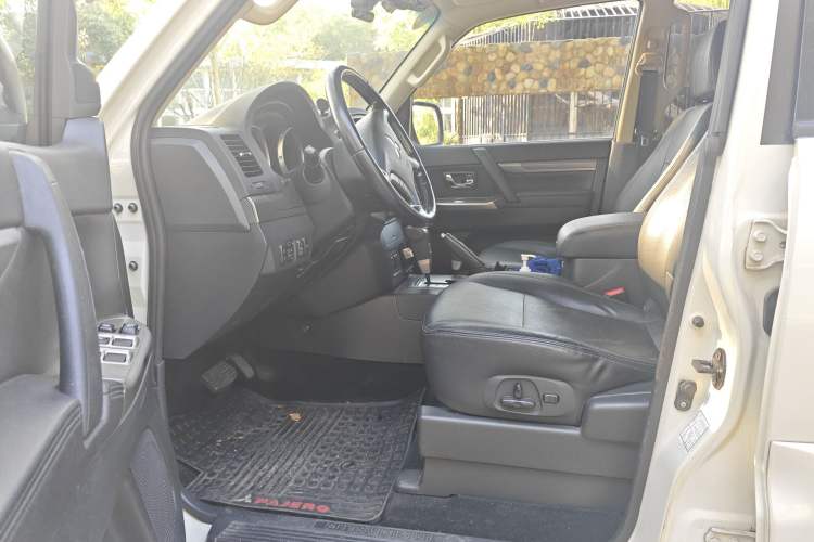 Used Mitsubishi Pajero 2015 3.0L Automatic Elite Plus Version China V Standard