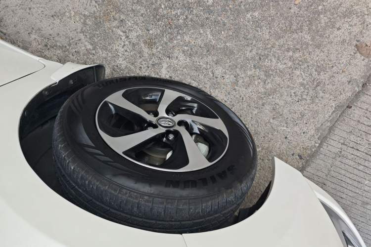 Used Toyota Levin 2017 Revised Dual-Engine 1.8H GS E-CVT Elite Sunroof Version China V Standard
