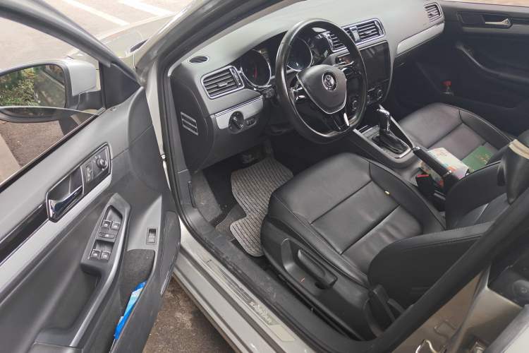 Used Volkswagen Sagitar 2015 1.6L Automatic Comfort Model