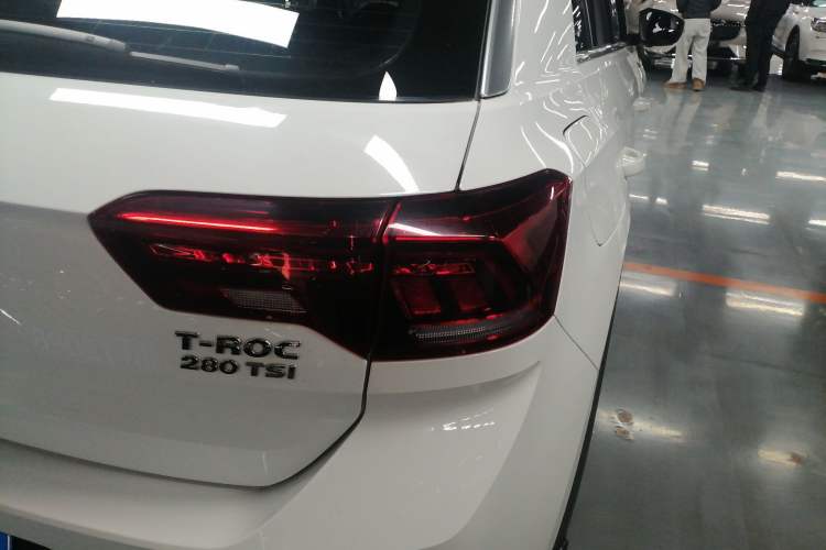 Used Volkswagen T-ROC 2018 280TSI DSG Two-Wheel-Drive Luxury Version China V Emission Standard
