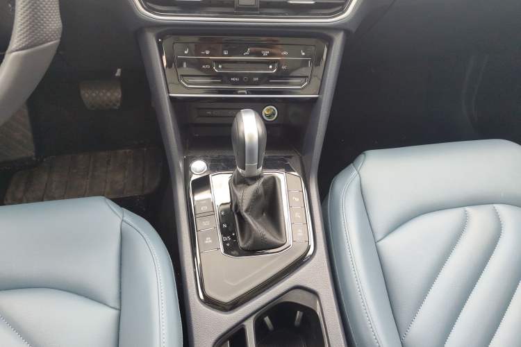 Used Volkswagen Tharu 2024 300TSI Two-Wheel-Drive Moon Luxury Edition
