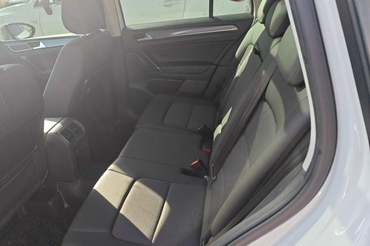 Used Volkswagen Golf Sportsvan 2018 230TSI Automatic Trend Edition
