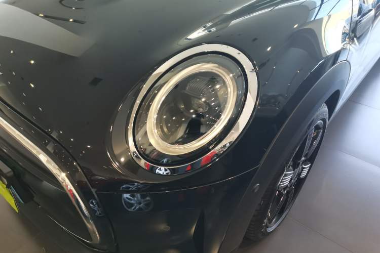 Used  MINI 2023 Updated 1.5T COOPER Artist Five-Door Edition
