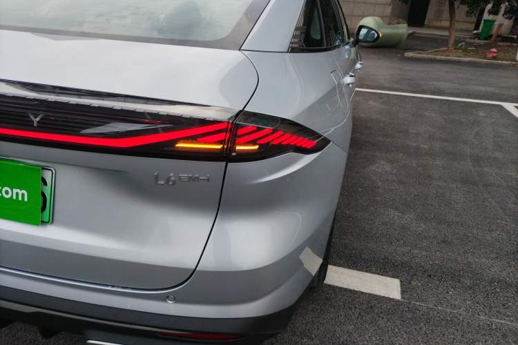 Used  L6 2025 EM-i 140km Starship Edition