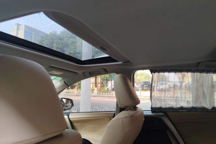 Used Toyota RAV4 2015 2.0L CVT Two-Wheel Drive Fashion Edition
