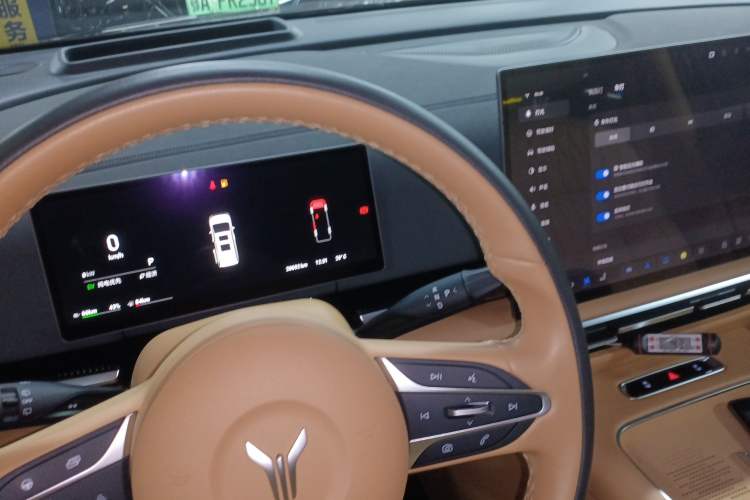 Used VOYAH Dream 2025 PHEV Four-Wheel-Drive Flagship Kunpeng Edition
