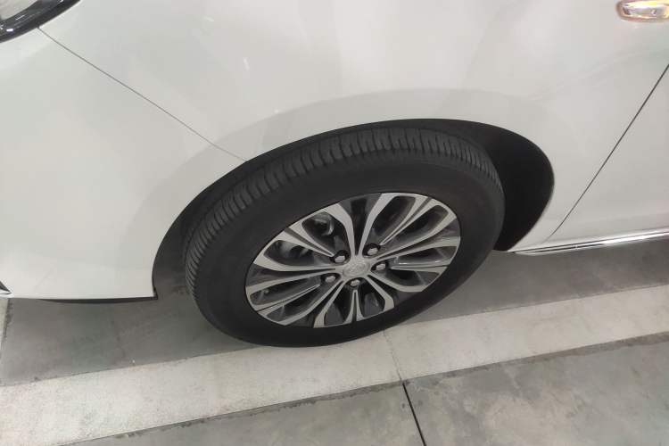 Used Buick GL8 2023 Facelifted Land Cruiser Executive Luxury Version
