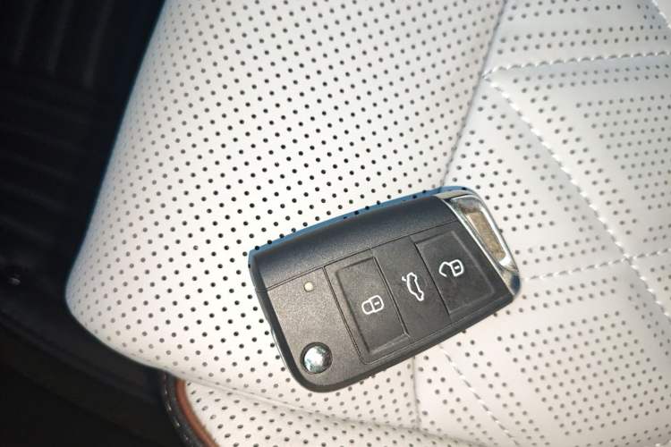 Used Volkswagen Magotan 2025 Revised Version Zhongxiang Edition 330TSI DSG Luxury Trim
