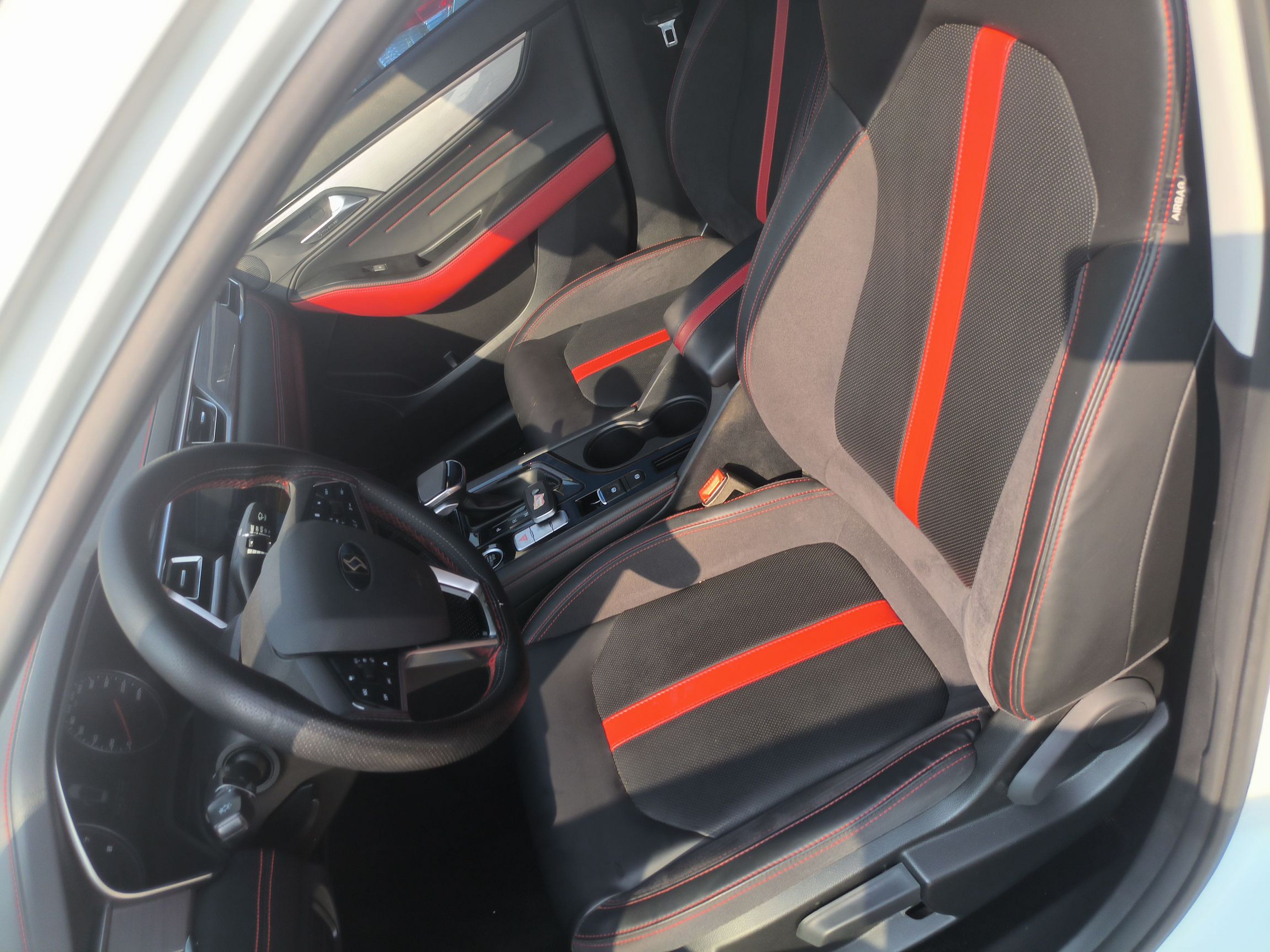 Переднее сиденье в автомобиле