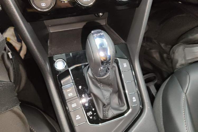 Used Volkswagen Tharu 2020 280TSI Two-Wheel Drive Luxury Plus Version China VI Standard
