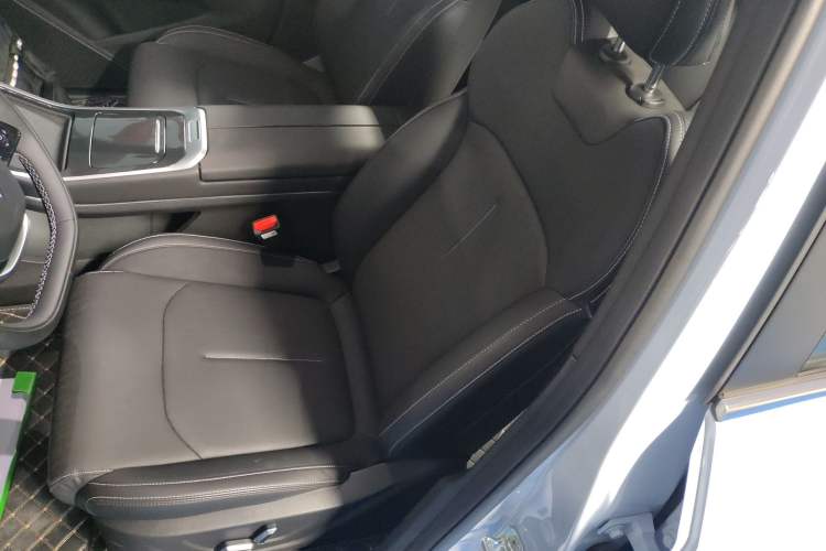 Used Livan Livan 7 2024 605 km Glory Edition