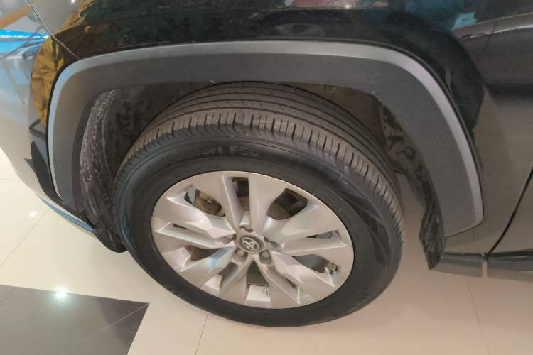 Used Toyota Wildlander 2022 Updated Version 2.0L CVT Two-Wheel Drive Leading Edition
