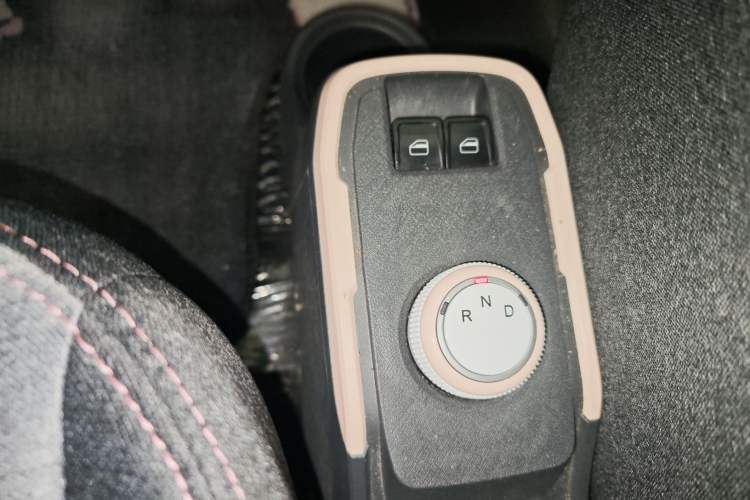 Used Chery QQ Ice Cream 2022 170km Sundae Phosphate Lithium-Ion
