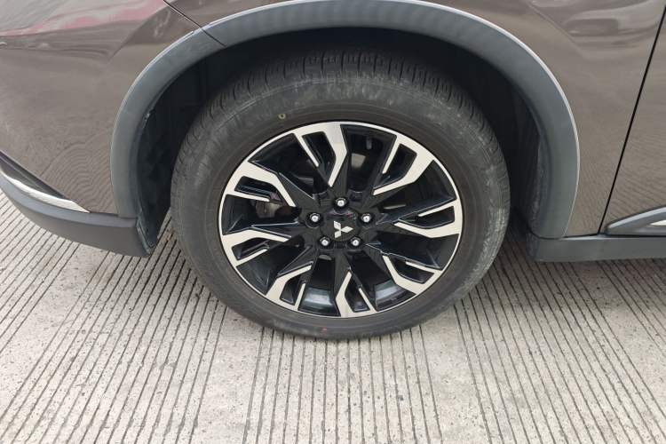 Used Mitsubishi Outlander 2019 2.4L 4x4 Zhi Xiang Edition 7 Seats China VI Standard
