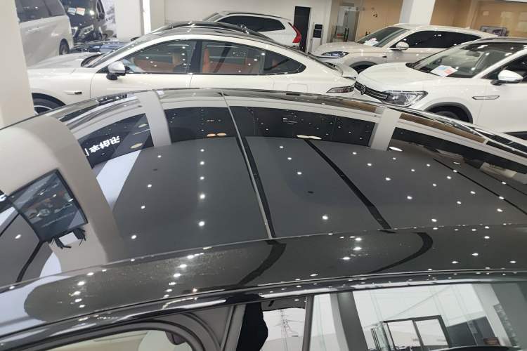 Used  12 2023 700 Three-Laser Rear-Wheel Drive Luxury Edition