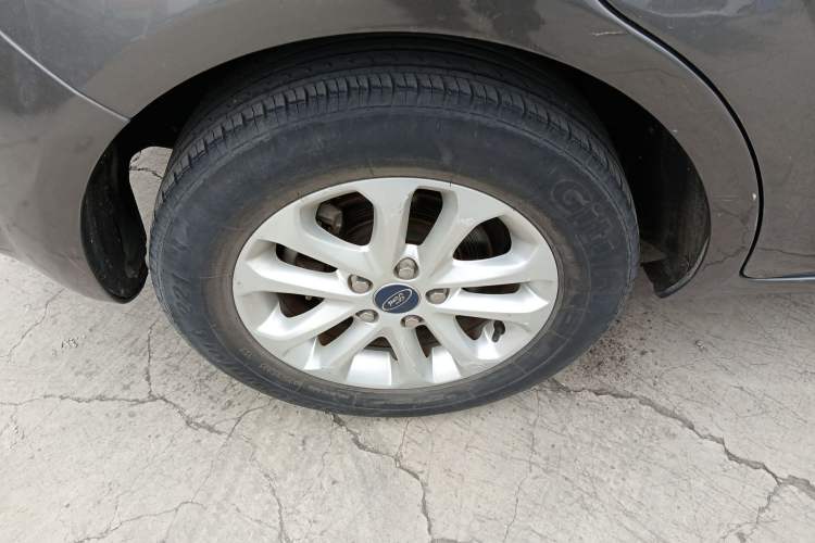 Used Ford Focus 2013 Hatchback Classic 1.8L Automatic Base Model
