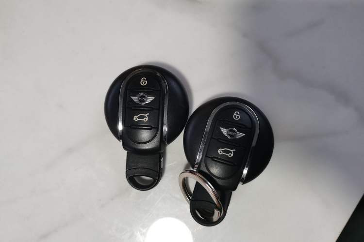 Used  MINI 2016 1.2T ONE Pioneer Edition Five-Door Version
