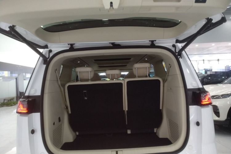 Used VOYAH Dream 2025 PHEV Four-Wheel-Drive Flagship Kunpeng Edition
