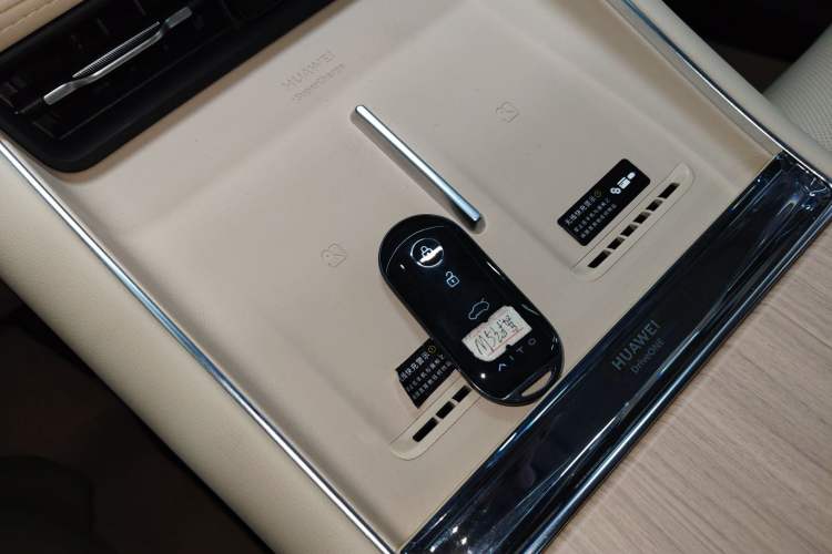 Used Hima AITO M5 2025 Extended-Range Ultra All-Wheel-Drive Version
