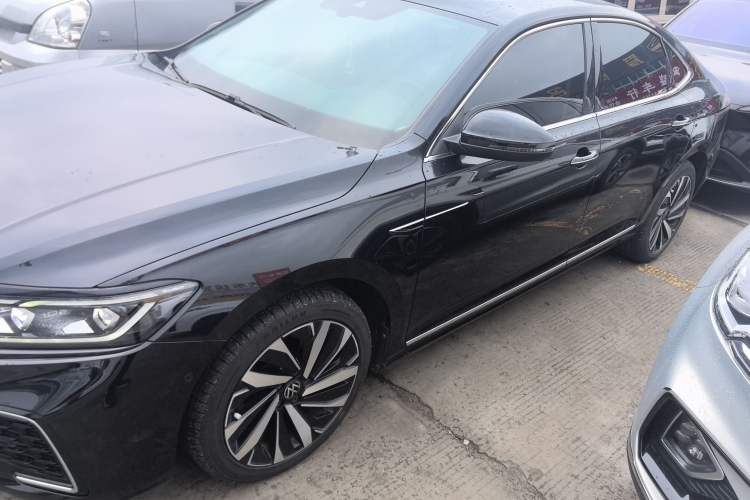 Used Volkswagen Passat 2022 330TSI Starry Luxury Edition – Exclusive Special Edition