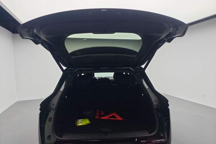 Used Zeekr 7X 2025 100 kWh Long-Range Rear-Wheel Drive with Intelligent Driving Features
