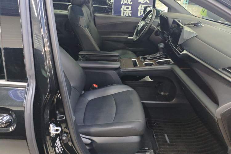 Used Toyota Granvia 2024 2.5L Hybrid Luxury Edition