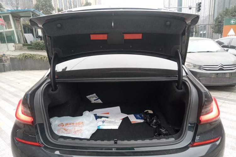 Used BMW 3 Series 2021 Second Facelift 325Li M Sport Package
