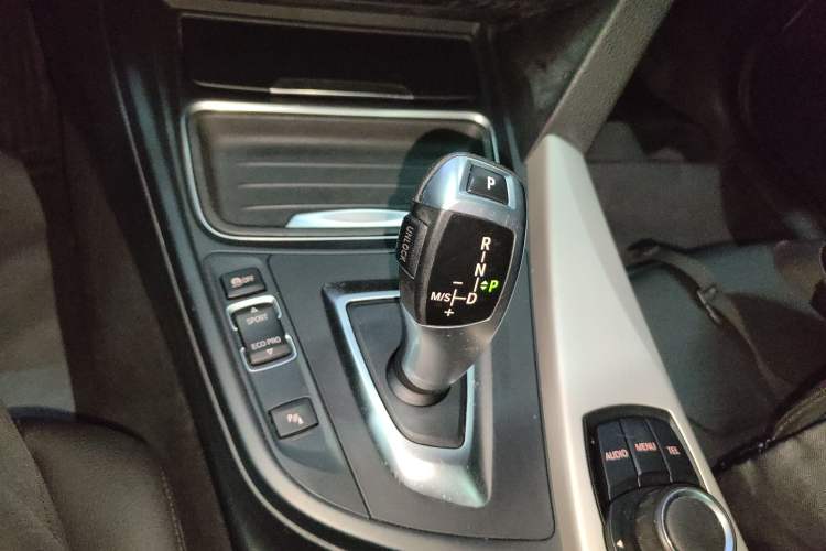 Used BMW 3 Series 2015 316Li Fashion Model
