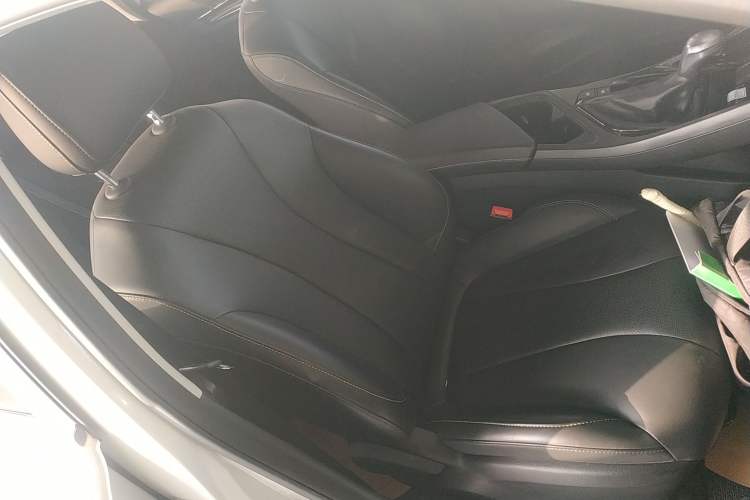 Used Roewe i5 2021 1.5L CVT Black Gold Edition