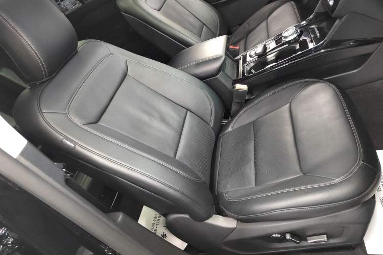 Used Ford Explorer 2020 EcoBoost 285 4x4 Titanium Edition 6 Seats