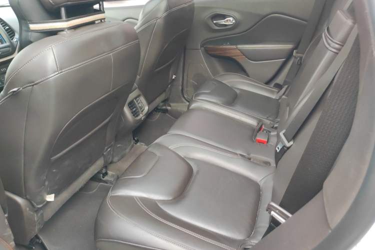 Used  Cherokee 2017 2.0L Superior Edition